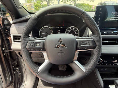 2026 Mitsubishi Outlander LE