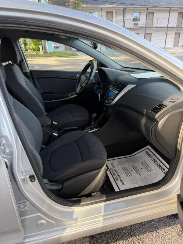2012 Hyundai Accent SE