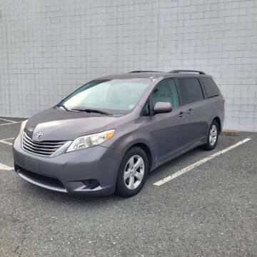 2015 Toyota Sienna LE 8-Passenger