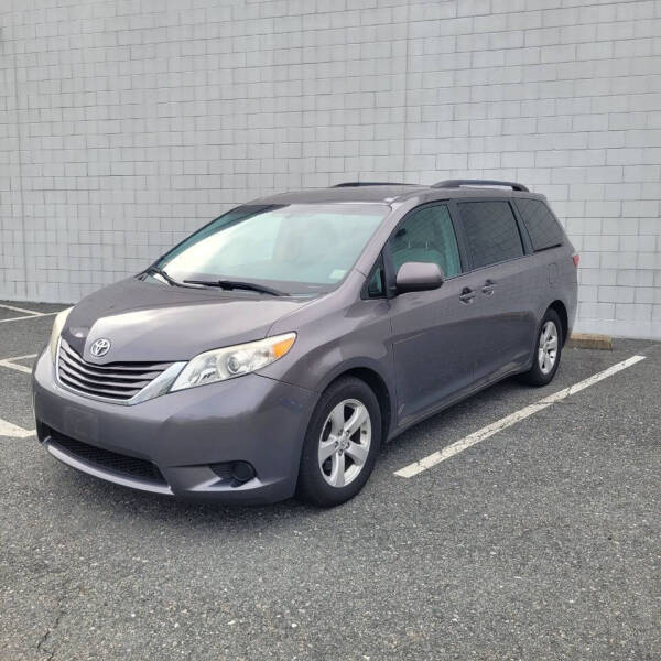 2015 Toyota Sienna LE 8-Passenger