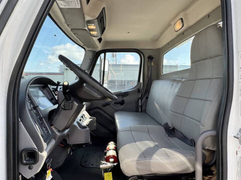 2017 Freightliner M2 106
