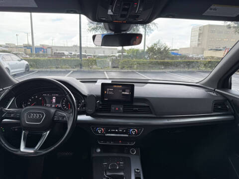 2020 Audi Q5 quattro Titanium Premium 45 TFSI