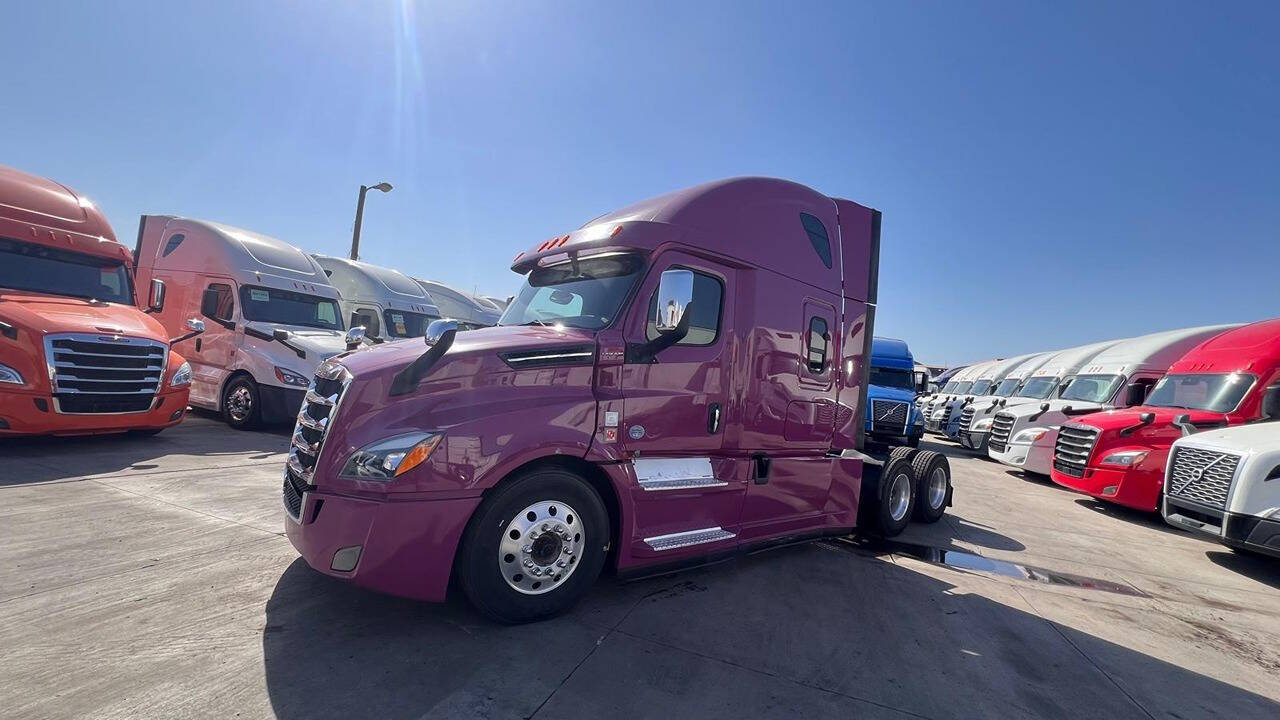 2019 Freightliner Cascadia for sale at KING TRUCK TRAILER SALES in Bakersfield, CA