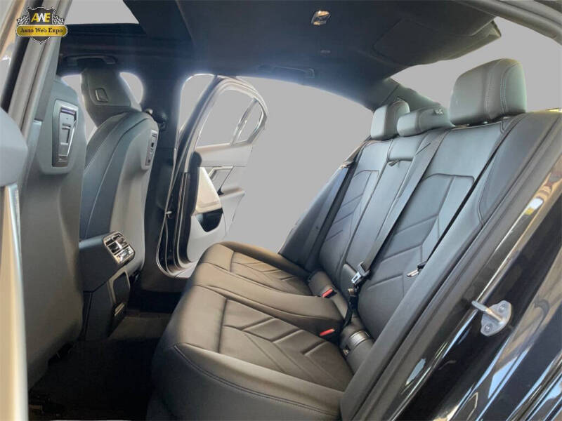 2025 BMW 5 Series 530i