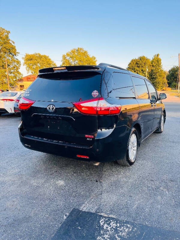 2016 Toyota Sienna XLE 8-Passenger