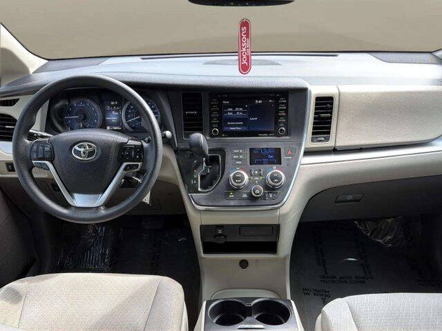 2019 Toyota Sienna LE 8-Passenger