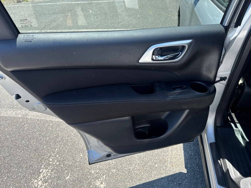 2017 Nissan Pathfinder SV