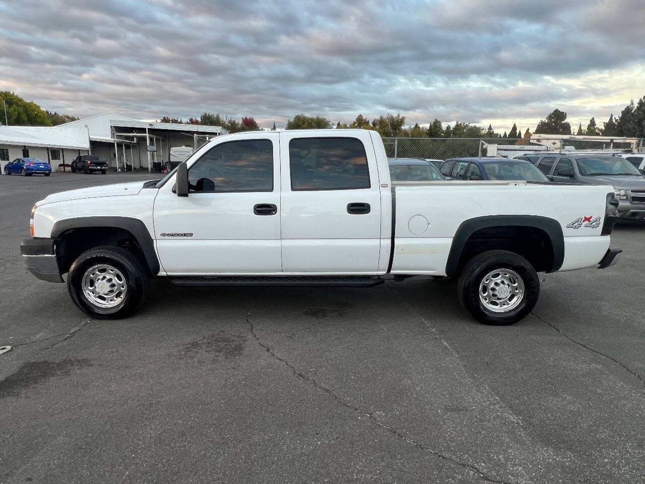 2005-chevrolet-silverado-2500hd-ls-4dr-crew-cab-4wd-sb.jpg