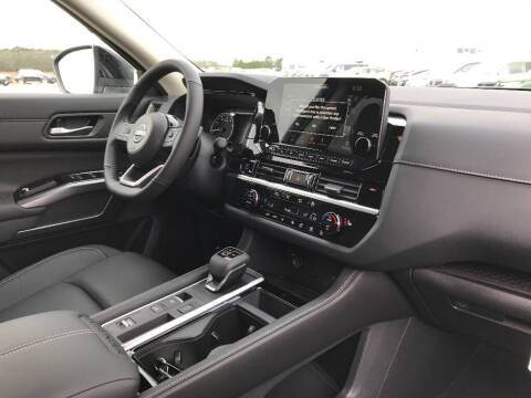 2025 Nissan Pathfinder SL