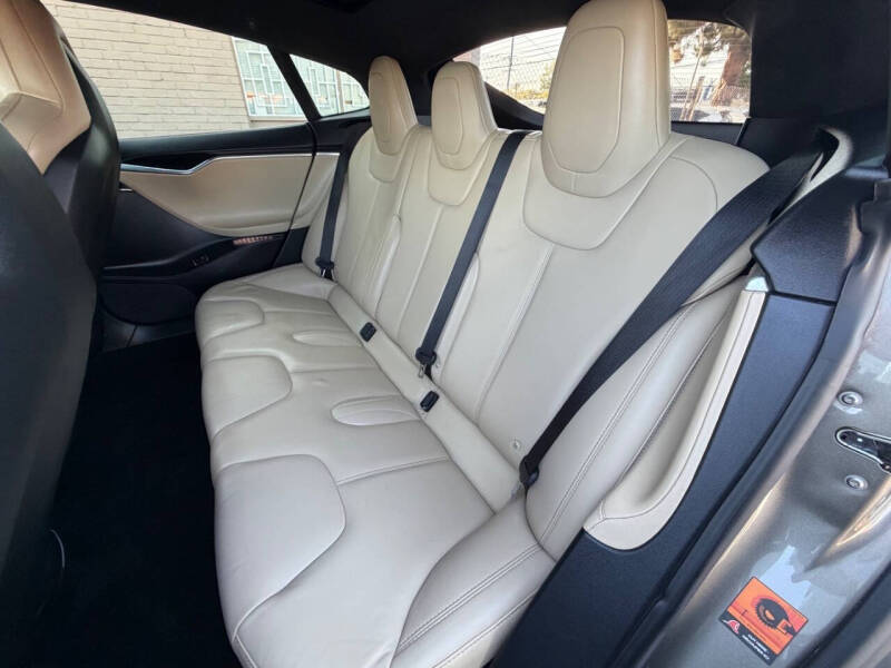 2016 Tesla Model S 90D