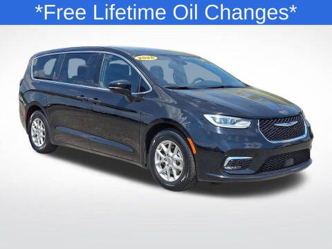 2025 Chrysler Pacifica Select