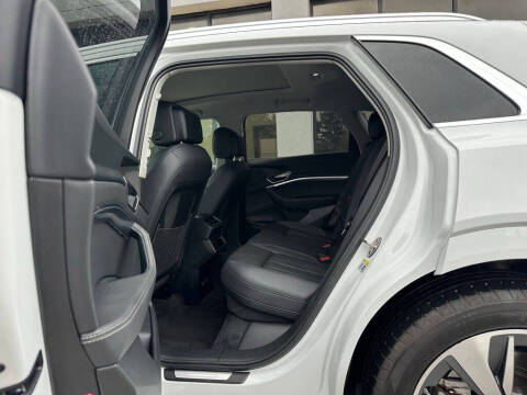 2024 Audi Q8 e-tron quattro Premium Plus