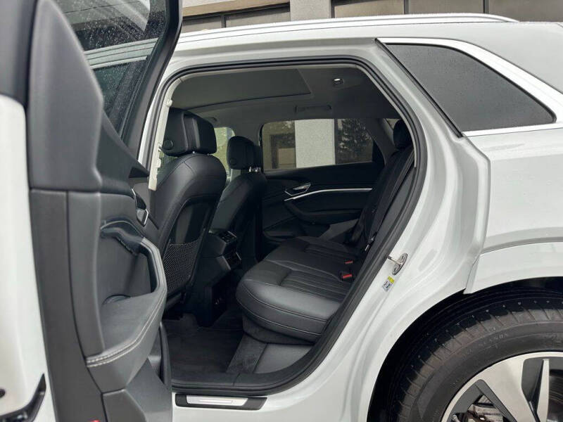 2024 Audi Q8 e-tron quattro Premium Plus