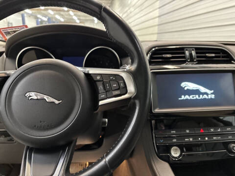 2019 Jaguar F-PACE 25t Prestige
