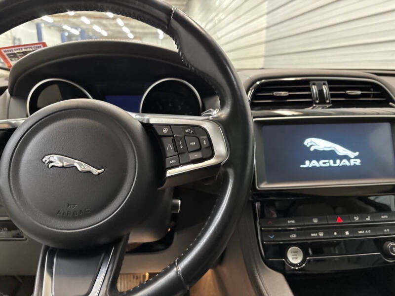 2019 Jaguar F-PACE 25t Prestige