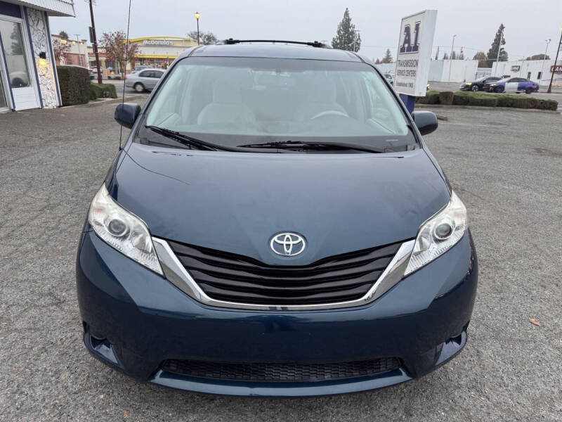 2011 Toyota Sienna LE 8-Passenger