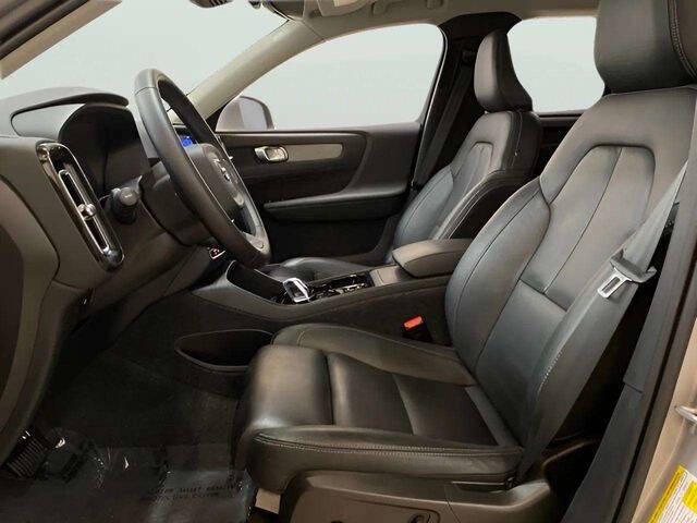 2025 Volvo XC40 B5 Plus Bright Theme