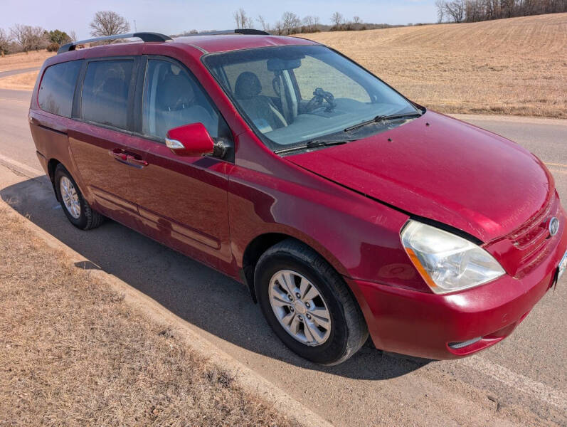 2011 Kia Sedona for sale at Arrow Motor Co. in New London MN