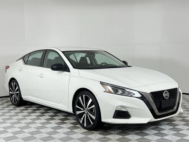 2021 Nissan Altima SR's photo