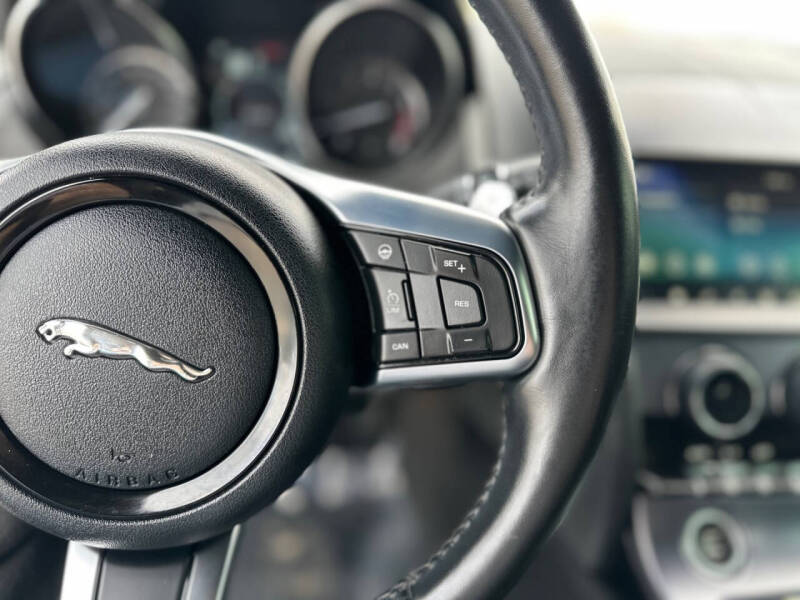 2019 Jaguar F-TYPE P300