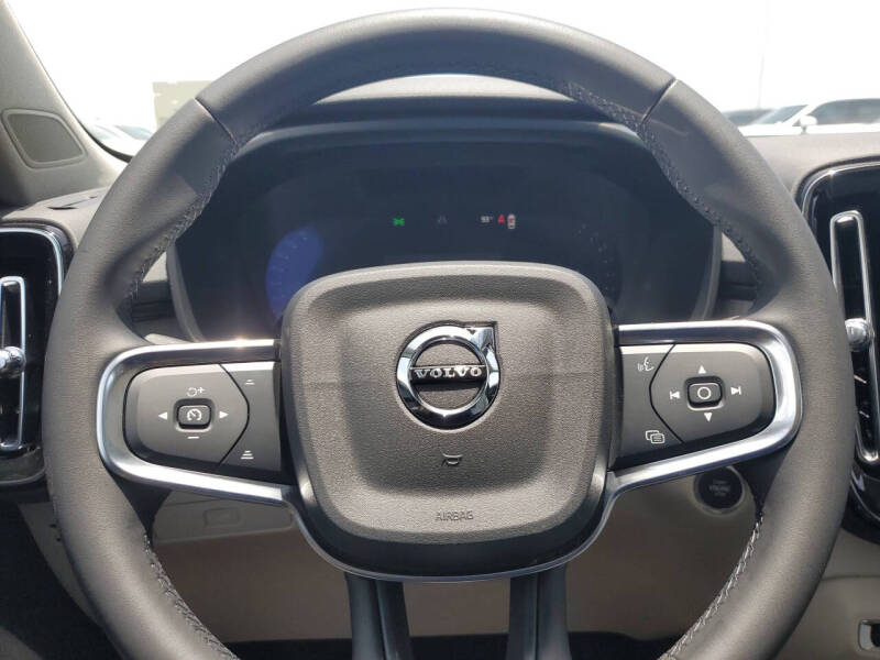 2026 Volvo XC40 B5 Plus
