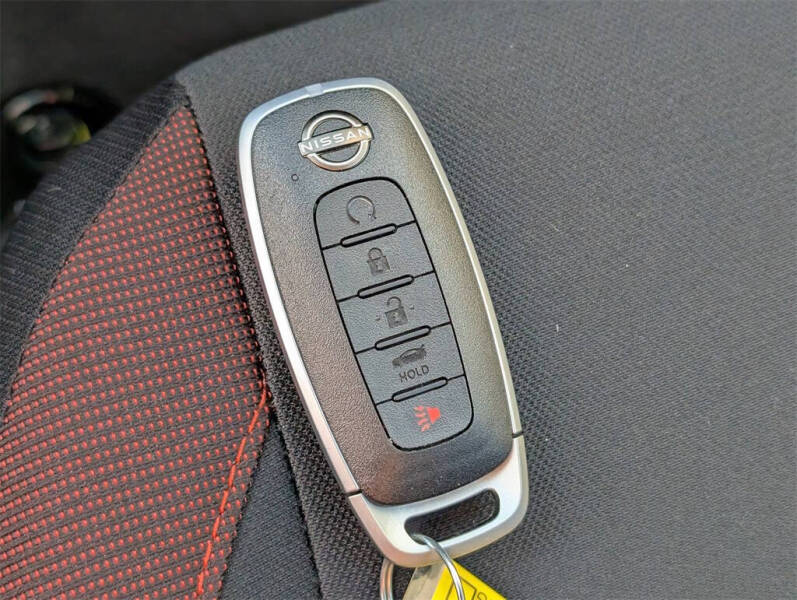 2025 Nissan Versa SR