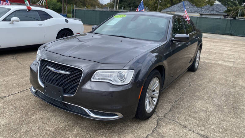 2018 Chrysler 300 Touring's photo