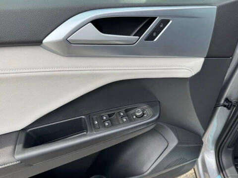 2025 Volkswagen Taos SE 4Motion