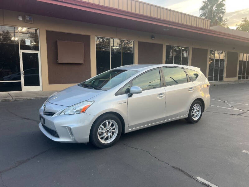 2013 Toyota Prius v Two