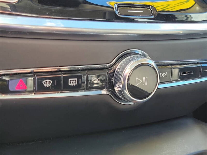 2022 Volvo S60 B5 Momentum