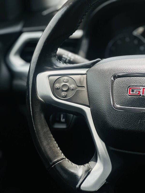 2017 GMC Acadia SLT-1