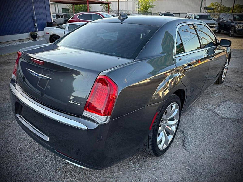 2019 Chrysler 300 Touring