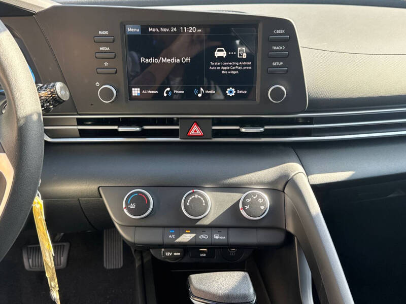 2026 Hyundai Elantra SE