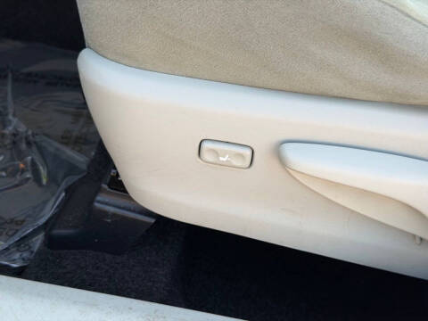 2012 Toyota Prius v Two