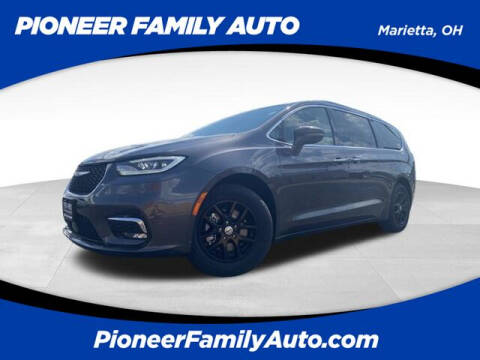 2021 Chrysler Pacifica for sale at Pioneer Family Preowned Autos of WILLIAMSTOWN in Williamstown WV