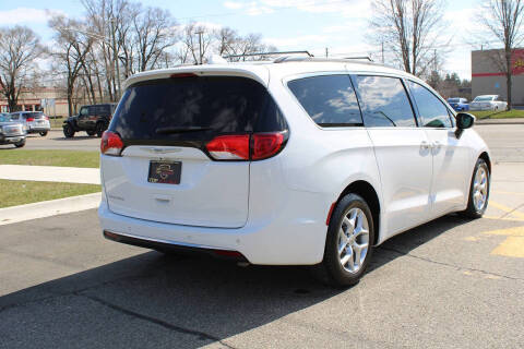 2017 Chrysler Pacifica Touring-L