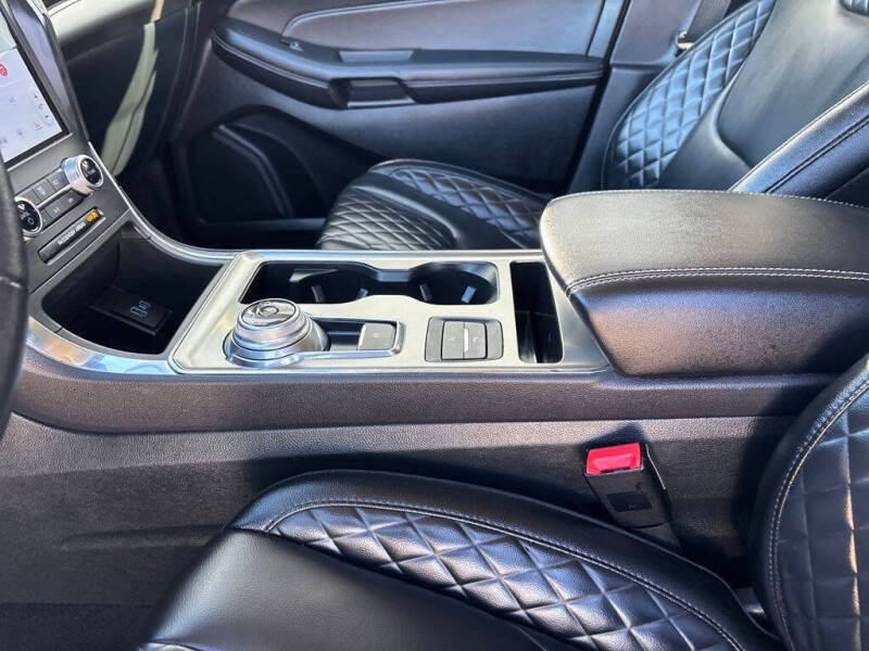 2024 Ford Edge Titanium
