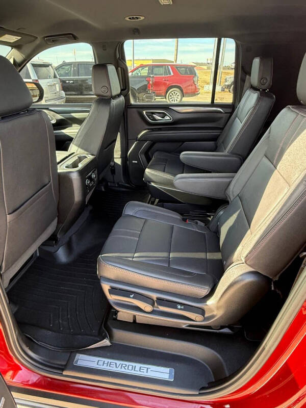 2023 Chevrolet Suburban RST