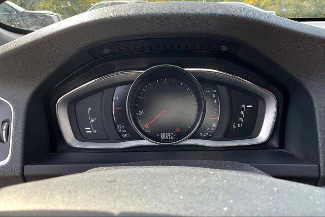 2015 Volvo V60 Cross Country T5