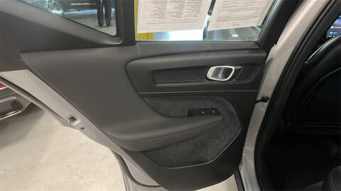 2025 Volvo XC40 B5 Core Bright Theme