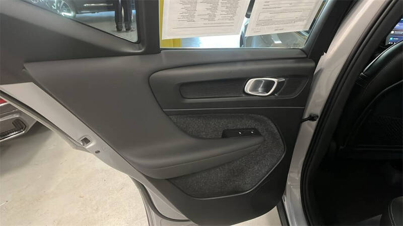 2025 Volvo XC40 B5 Core Bright Theme