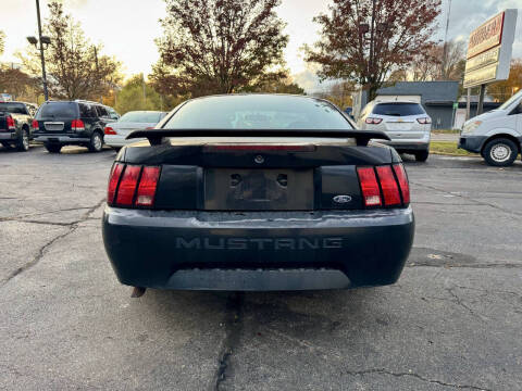 2004 Ford Mustang