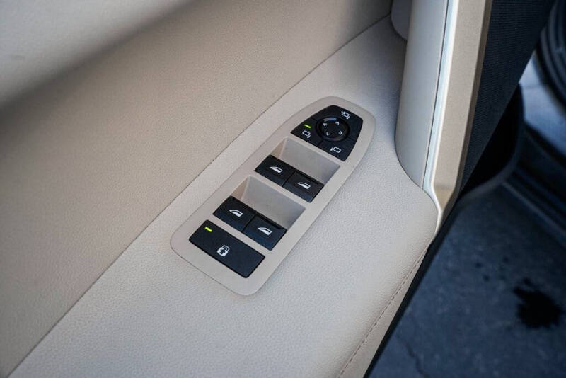 2025 BMW iX xDrive50