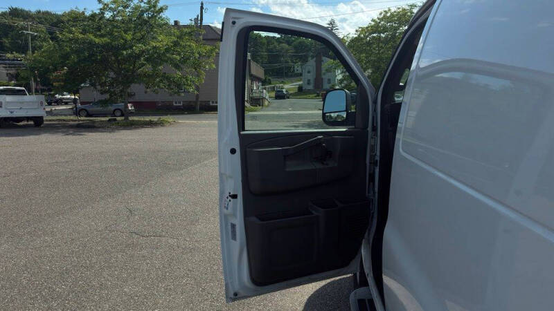 2025 Chevrolet Express 2500
