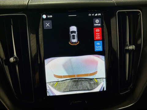 2024 Volvo XC60 B5 Core Dark Theme