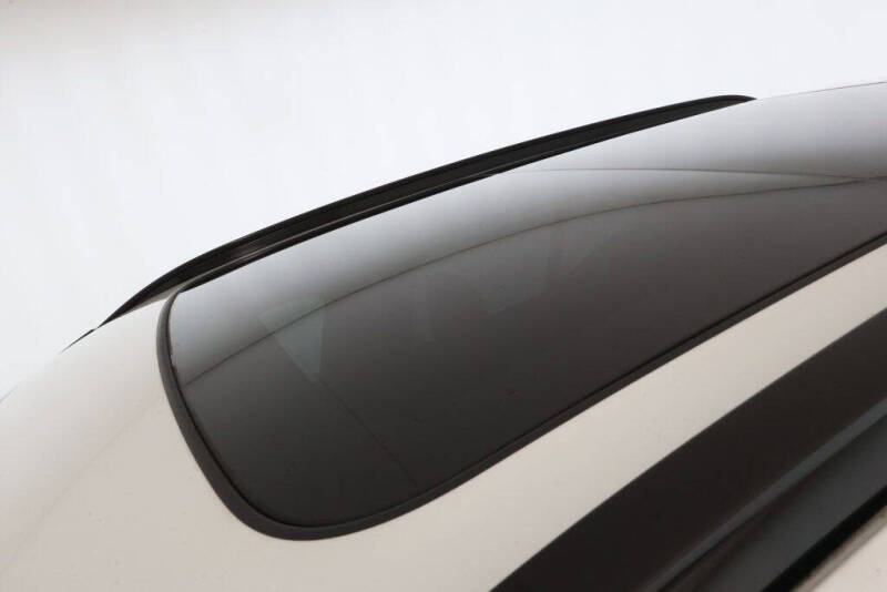 2024 Volvo XC40 B5 Plus Dark Theme