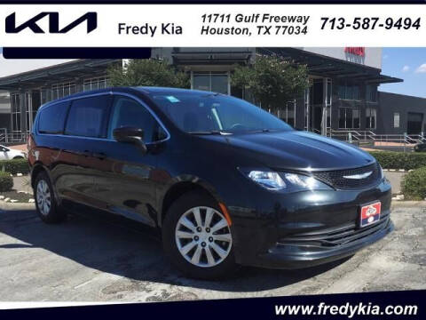 2018 Chrysler Pacifica for sale at FREDY KIA USED CARS in Houston TX