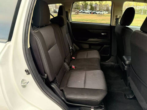 2017 Mitsubishi Outlander ES