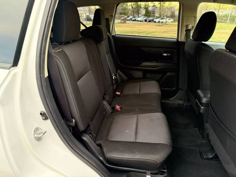 2017 Mitsubishi Outlander ES