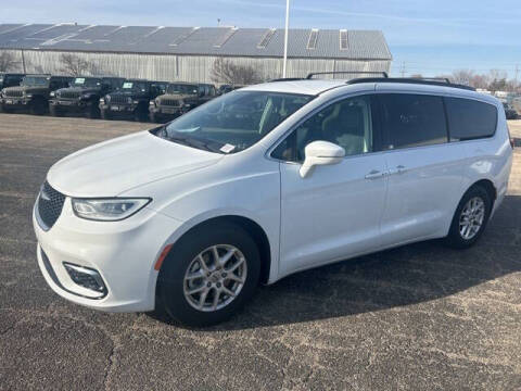 2022 Chrysler Pacifica for sale at Sam Leman Chrysler Jeep Dodge of Peoria in Peoria IL